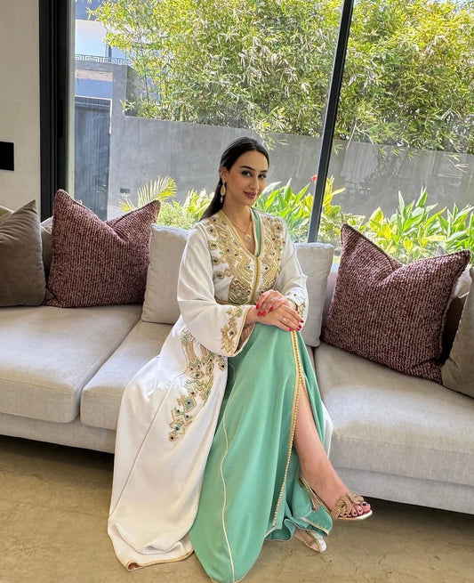 Perle de Menthe — Caftan Blanc & Vert Eau Broderies Dorées