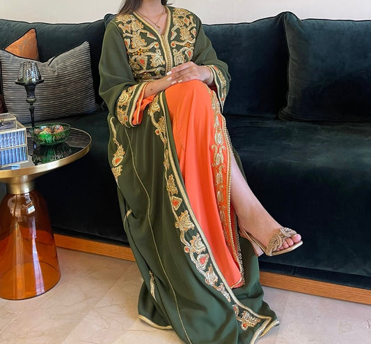 Tenue vert kaki & orange — Broderies dorées